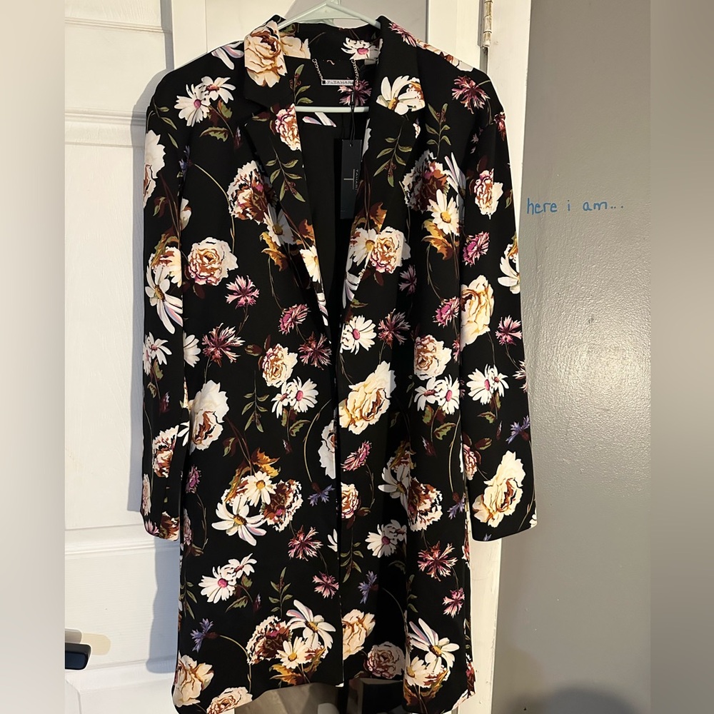T Tahari Blazer, scuba French Garden print. Size Small. NEW W/ TAGS.